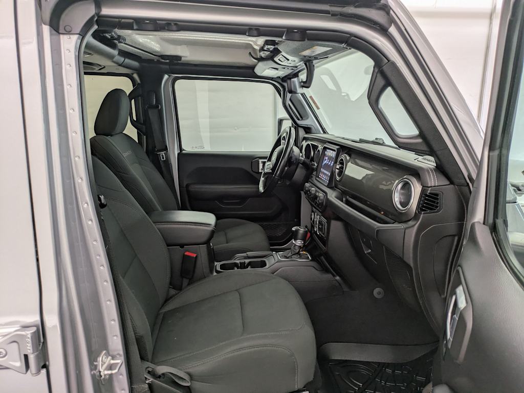 2020 Jeep Wrangler Unlimited Sahara 12