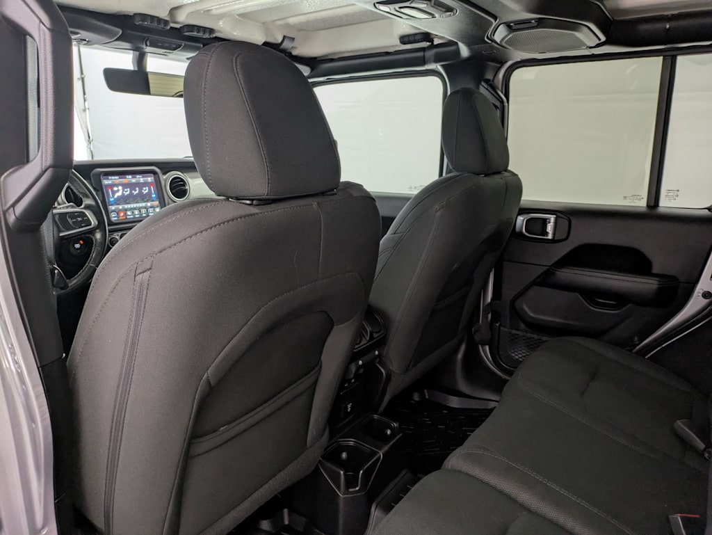2020 Jeep Wrangler Unlimited Sahara 13