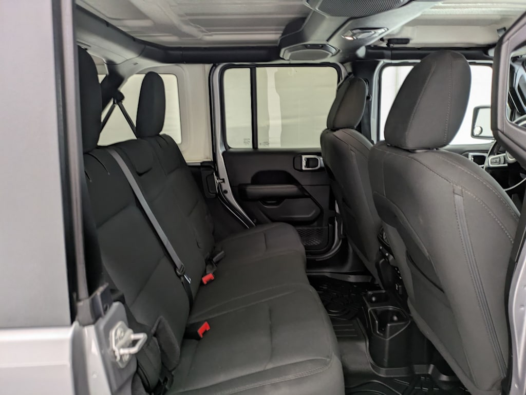 2020 Jeep Wrangler Unlimited Sahara 29