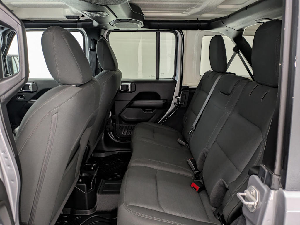 2020 Jeep Wrangler Unlimited Sahara 28