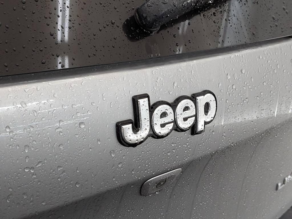 Thumbnail: 2016 Jeep Cherokee - 7