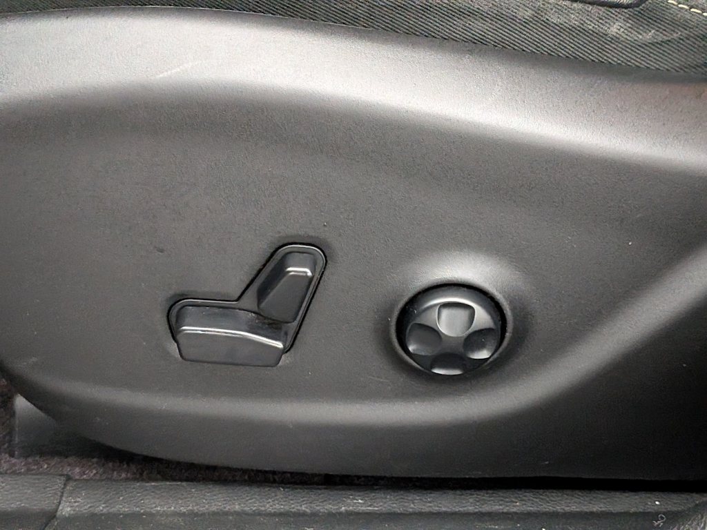 Thumbnail: 2016 Jeep Cherokee - 27