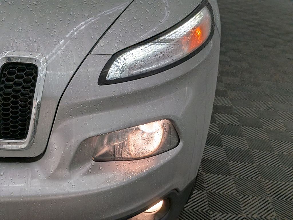 Thumbnail: 2016 Jeep Cherokee - 24