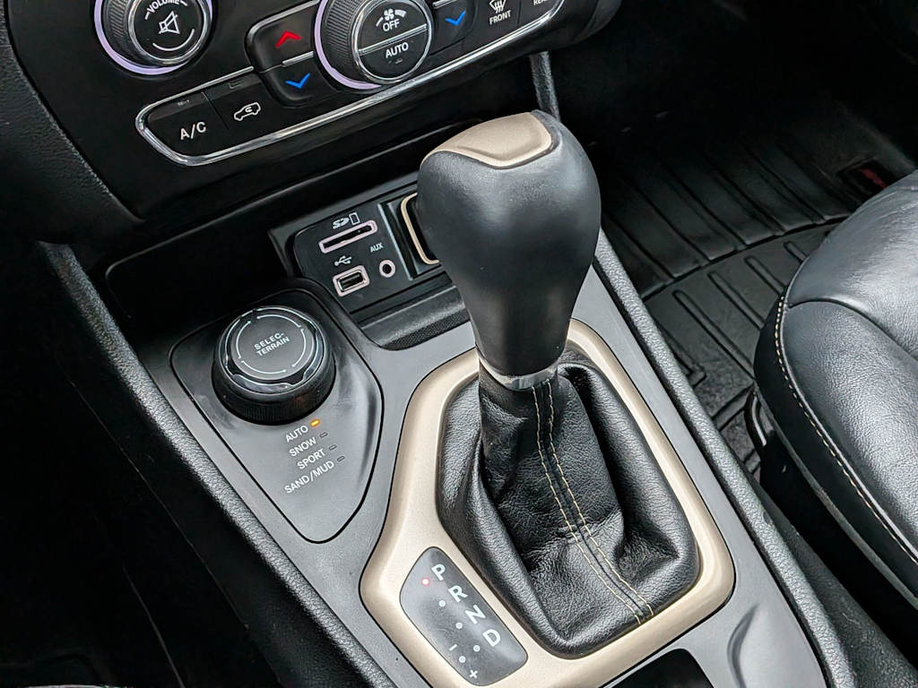 Thumbnail: 2016 Jeep Cherokee - 16