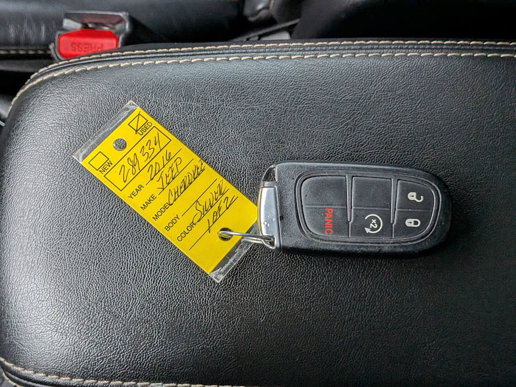 Thumbnail: 2016 Jeep Cherokee - 19