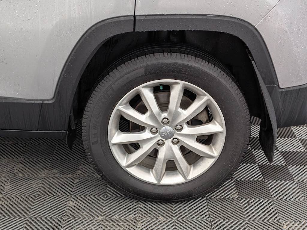 Thumbnail: 2016 Jeep Cherokee - 8