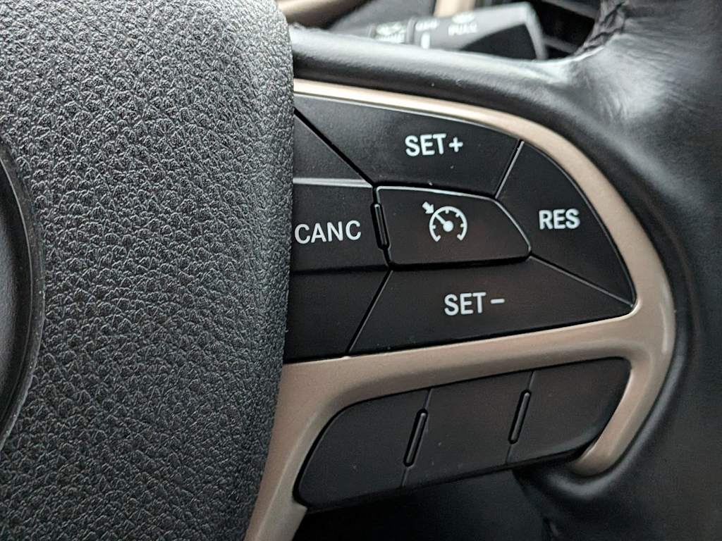 Thumbnail: 2016 Jeep Cherokee - 31