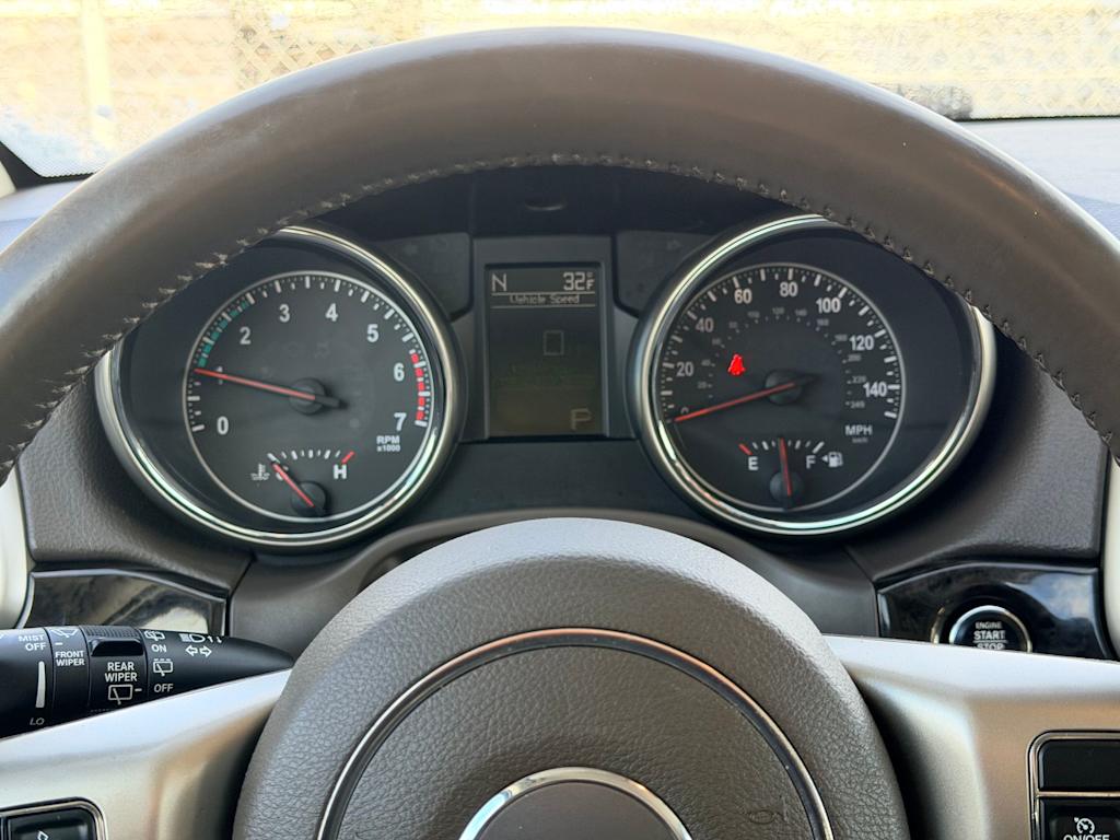 Thumbnail: 2012 Jeep Grand Cherokee - 17