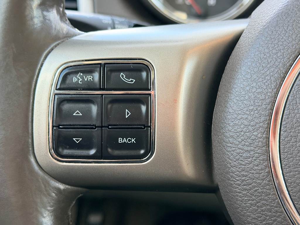 Thumbnail: 2012 Jeep Grand Cherokee - 29