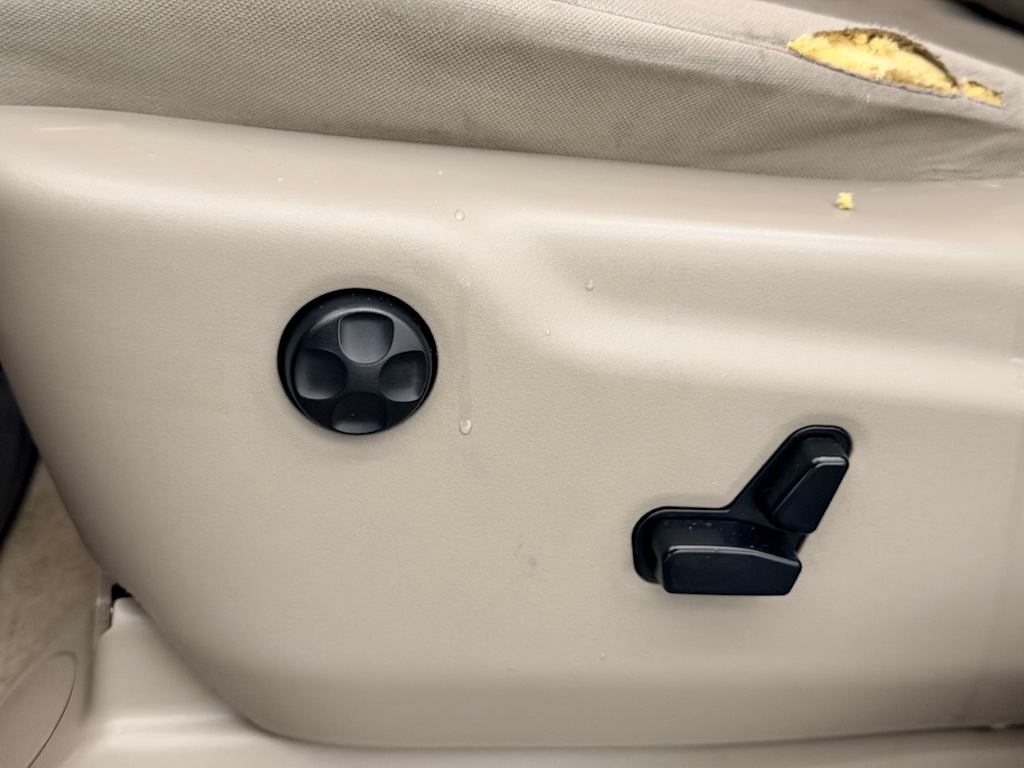 Thumbnail: 2012 Jeep Grand Cherokee - 26