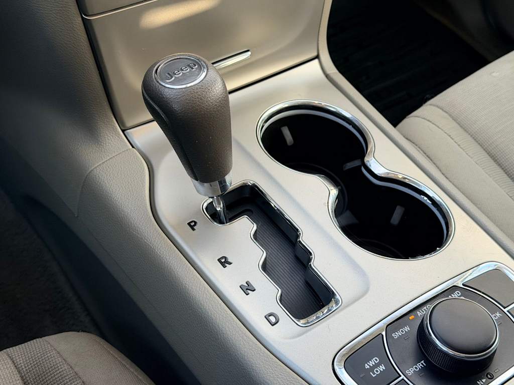 Thumbnail: 2012 Jeep Grand Cherokee - 16