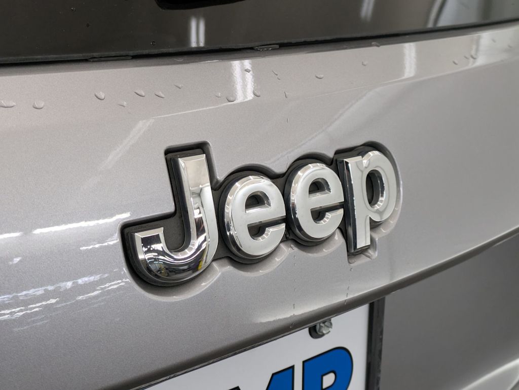 2016 Jeep Grand Cherokee Limited Edition 25