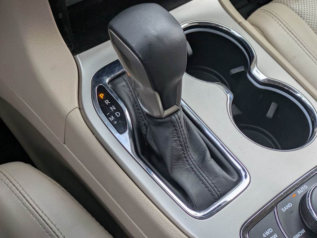 2016 Jeep Grand Cherokee Limited Edition 16