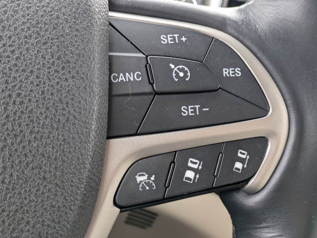 2016 Jeep Grand Cherokee Limited Edition 33