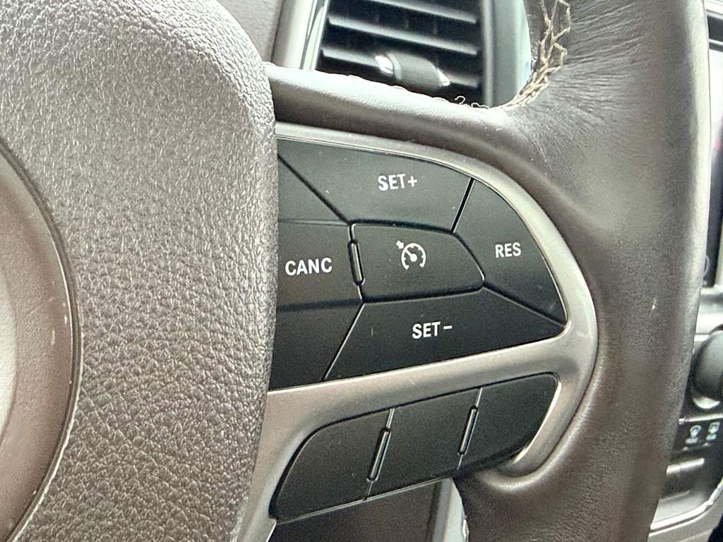 Thumbnail: 2018 Jeep Grand Cherokee - 32