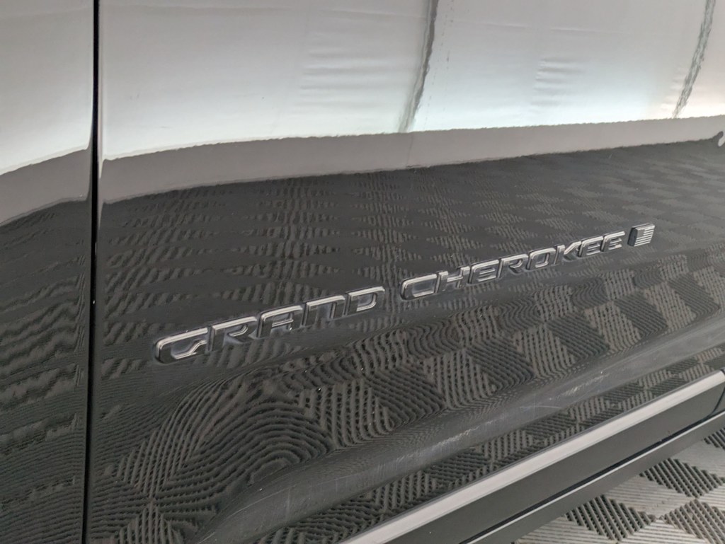 Thumbnail: 2024 Jeep Grand Cherokee - 25
