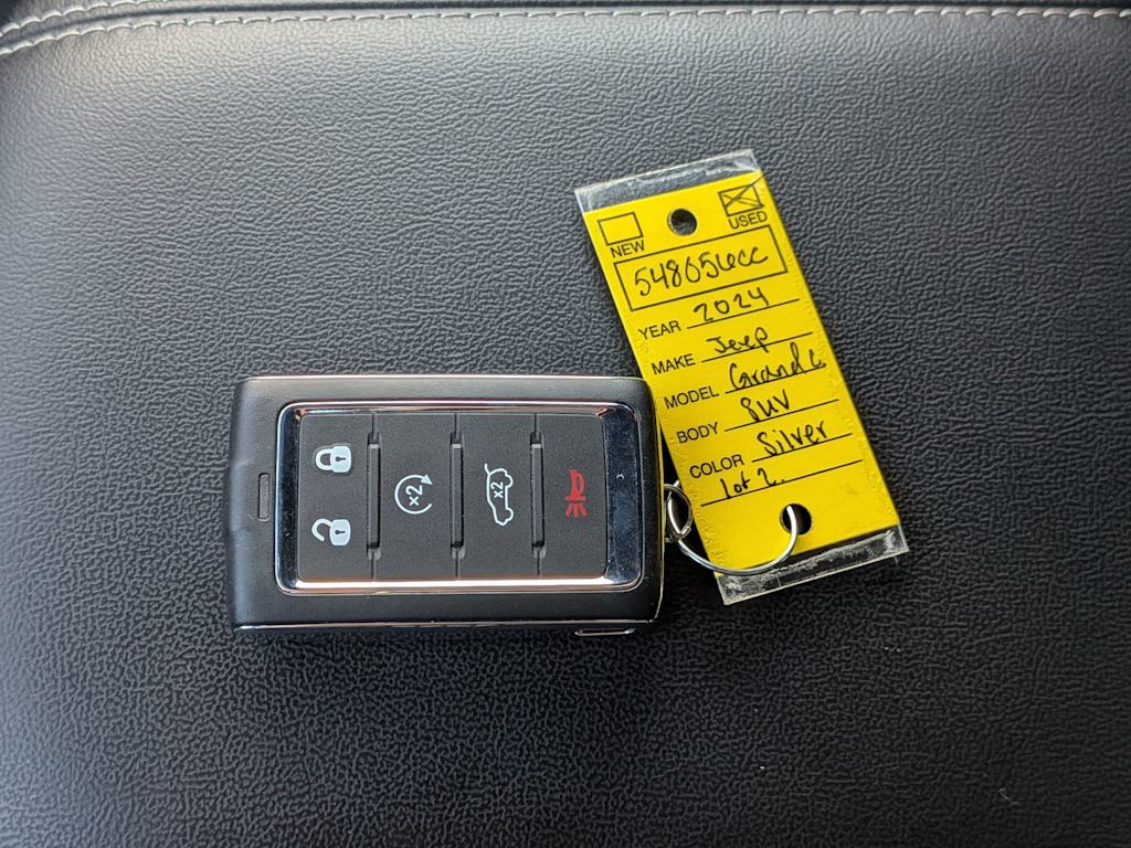 Thumbnail: 2024 Jeep Grand Cherokee L - 18