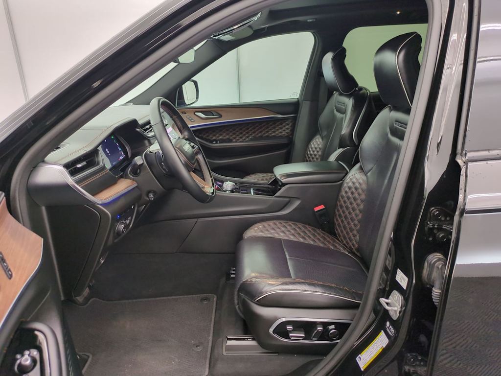 Thumbnail: 2022 Jeep Grand Cherokee - 10