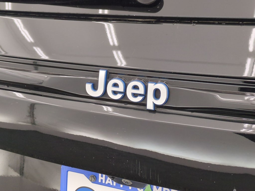 Thumbnail: 2022 Jeep Grand Cherokee - 6