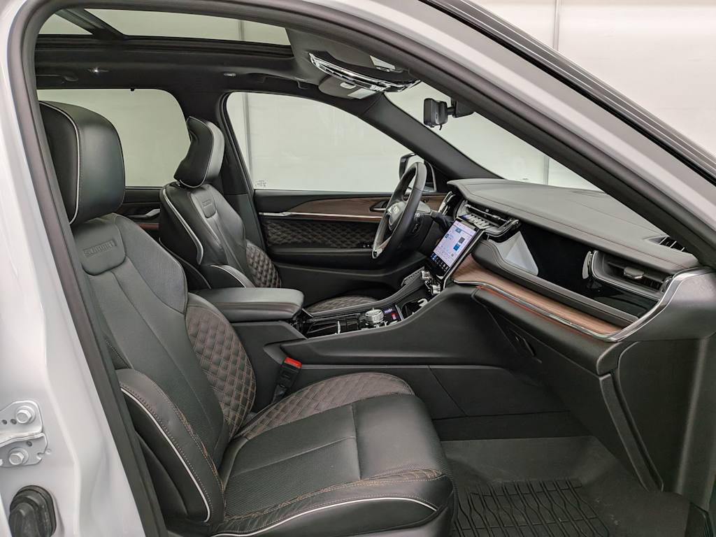 Thumbnail: 2023 Jeep Grand Cherokee - 12