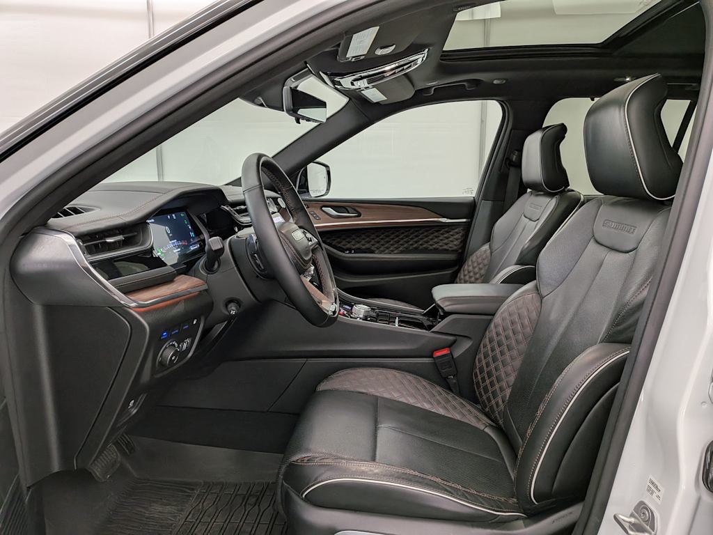 Thumbnail: 2023 Jeep Grand Cherokee - 11