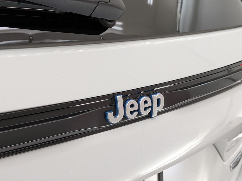 Thumbnail: 2023 Jeep Grand Cherokee - 7