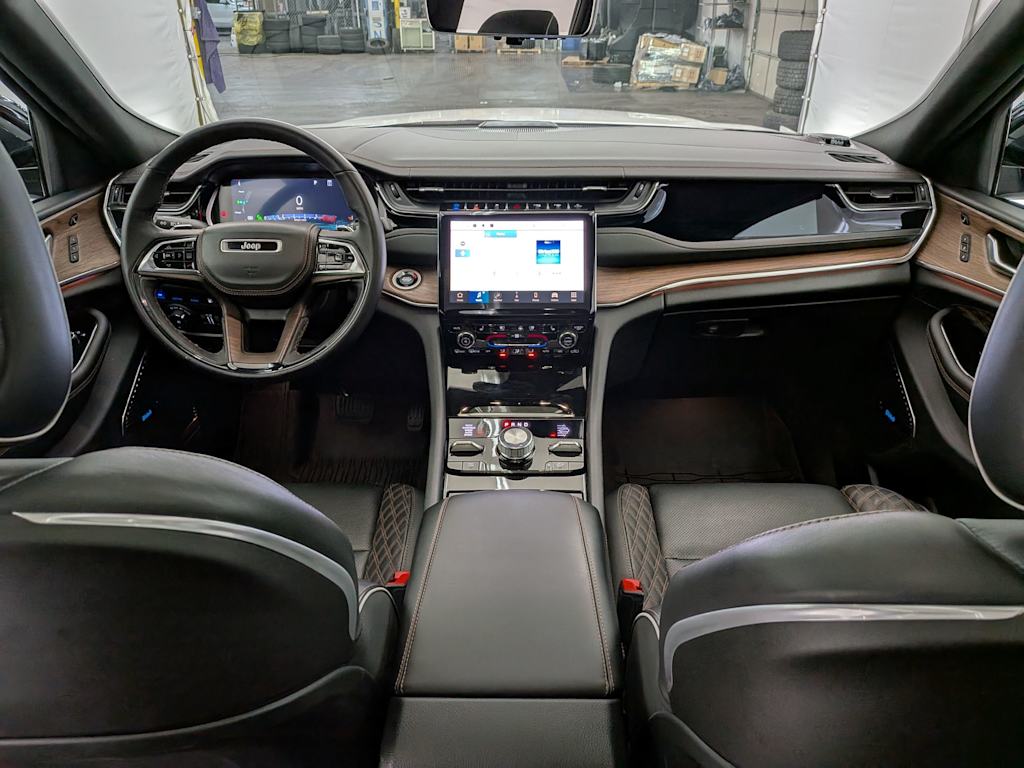 Thumbnail: 2023 Jeep Grand Cherokee - 10