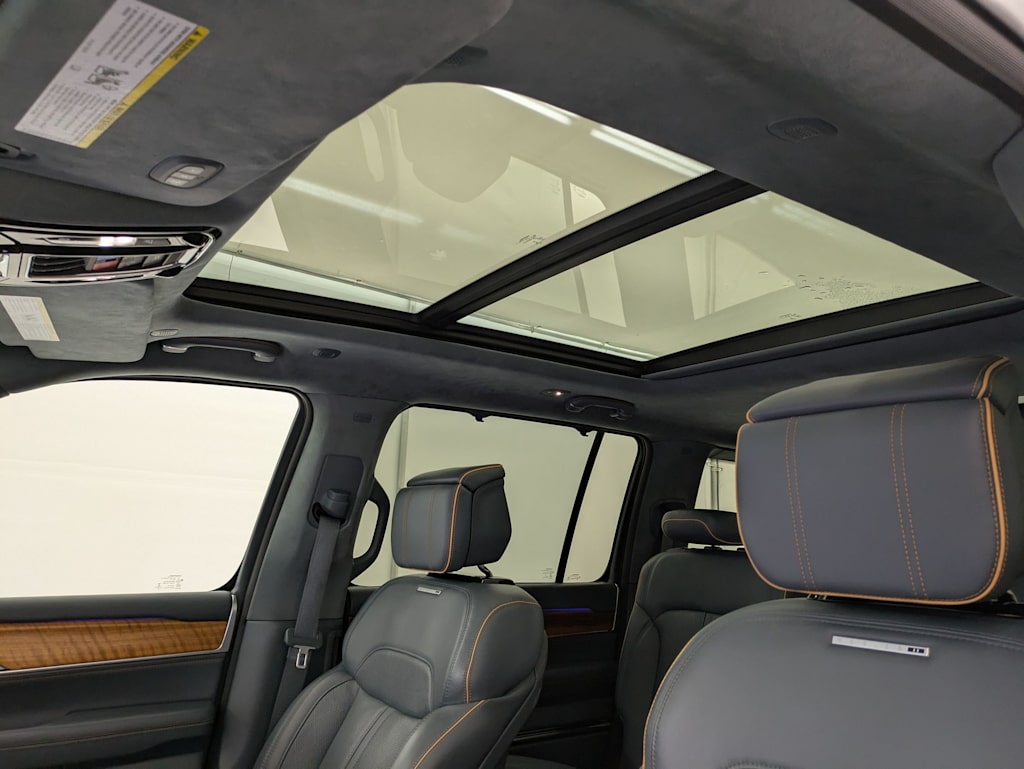 2022 Jeep Grand Wagoneer Series II 25
