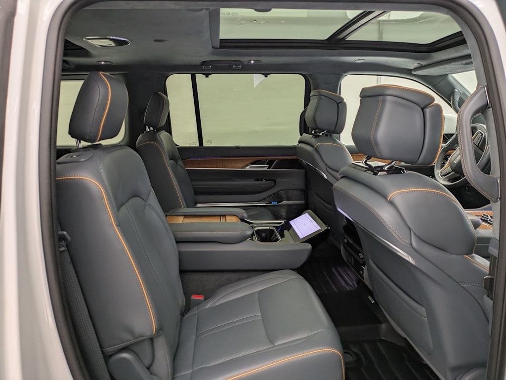 2022 Jeep Grand Wagoneer Series II 26