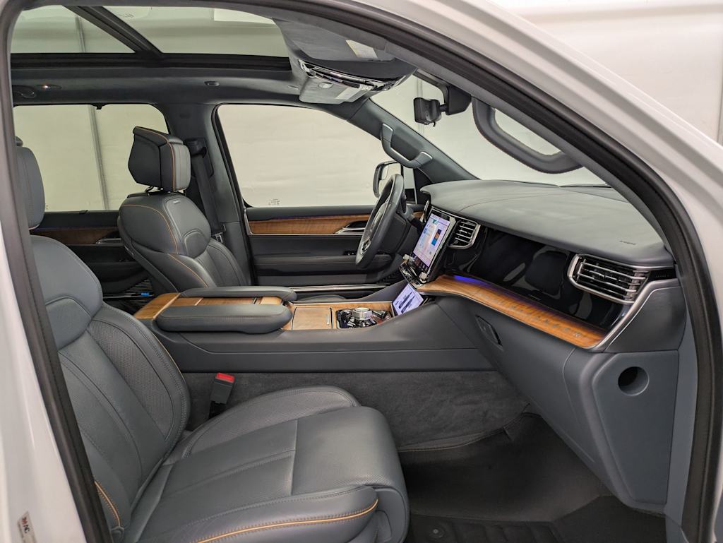 2022 Jeep Grand Wagoneer Series II 27