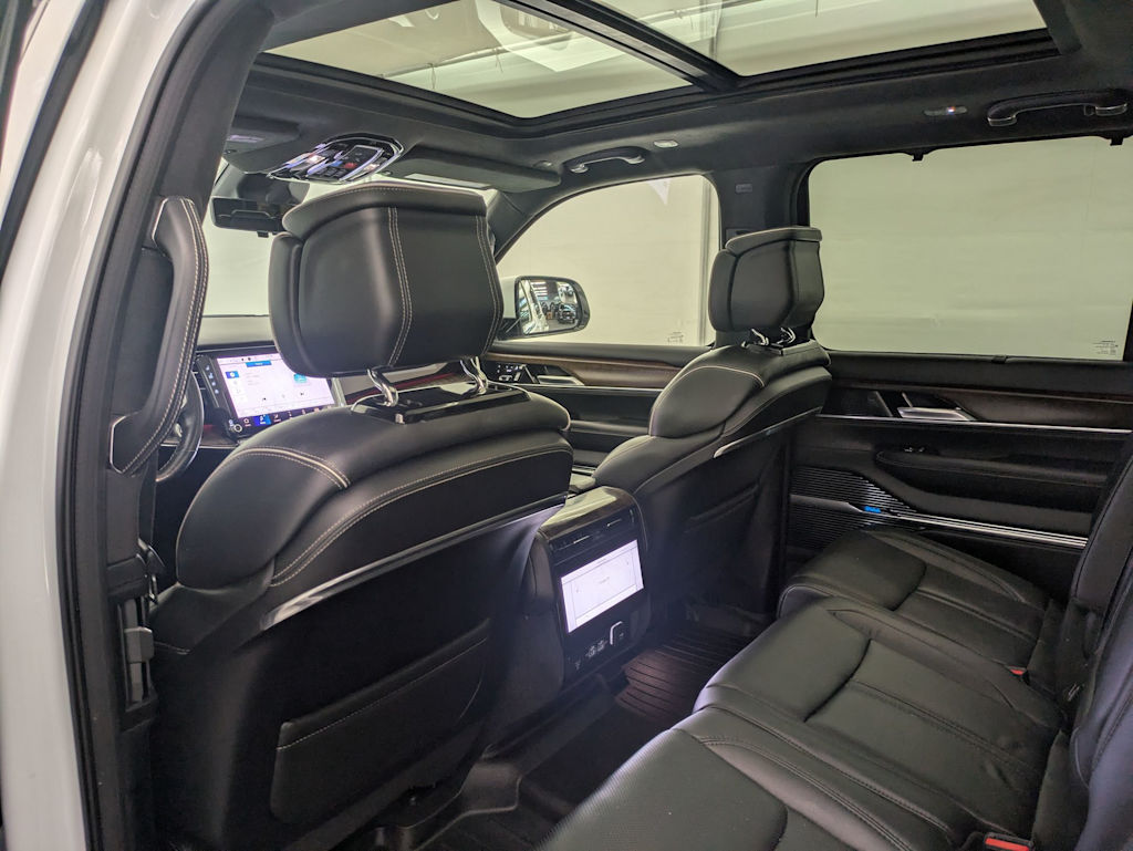 2022 Jeep Grand Wagoneer Series II 12
