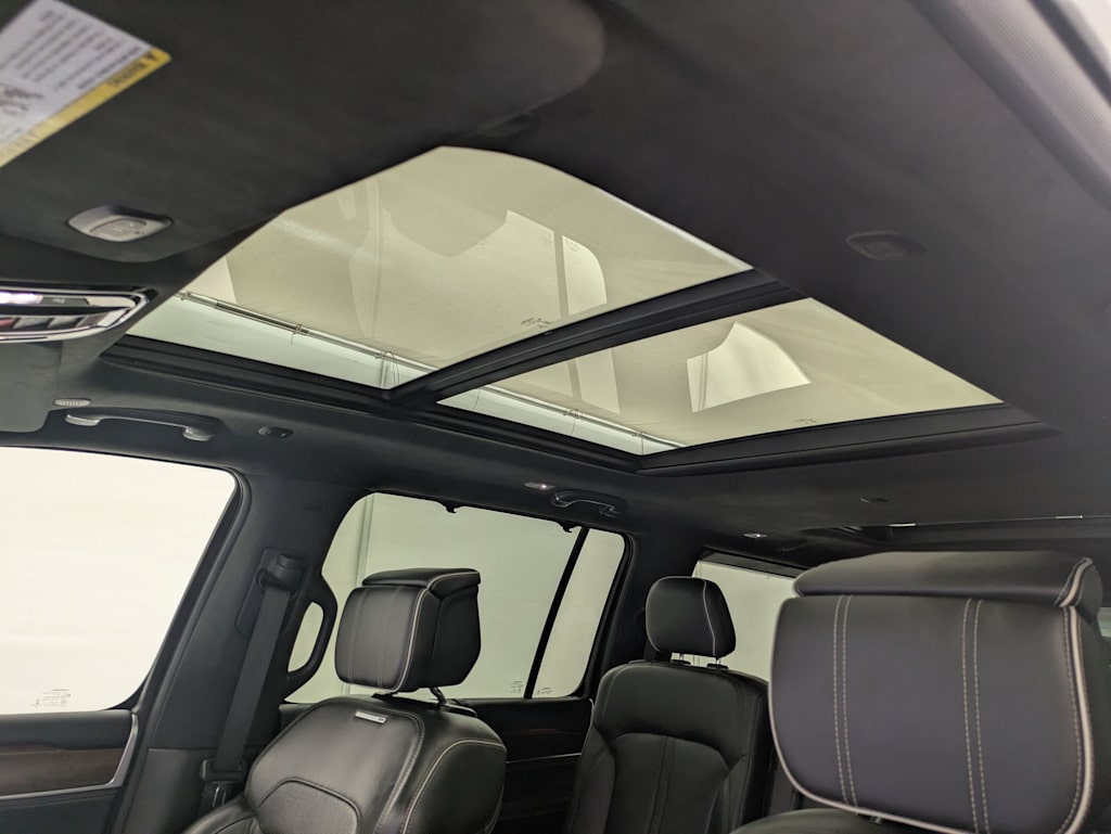 2022 Jeep Grand Wagoneer Series II 27