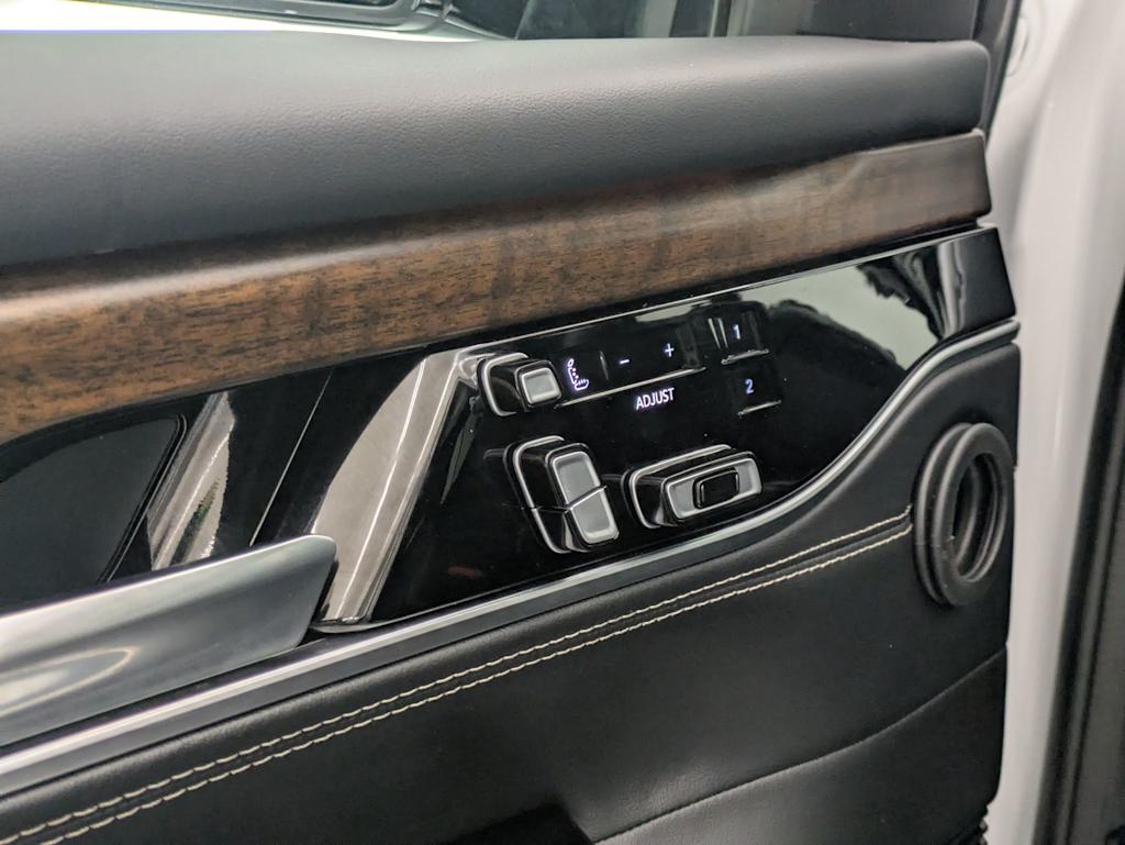 2022 Jeep Grand Wagoneer Series II 26