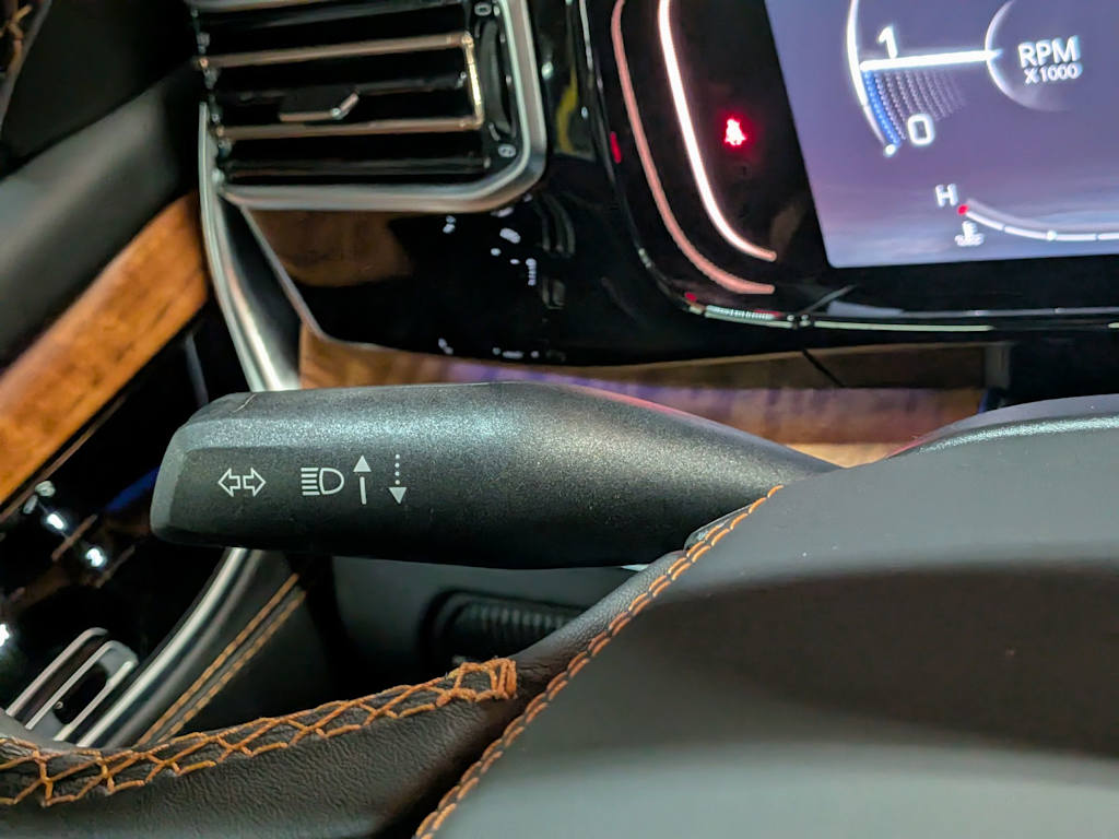 Thumbnail: 2024 Jeep Grand Wagoneer - 31