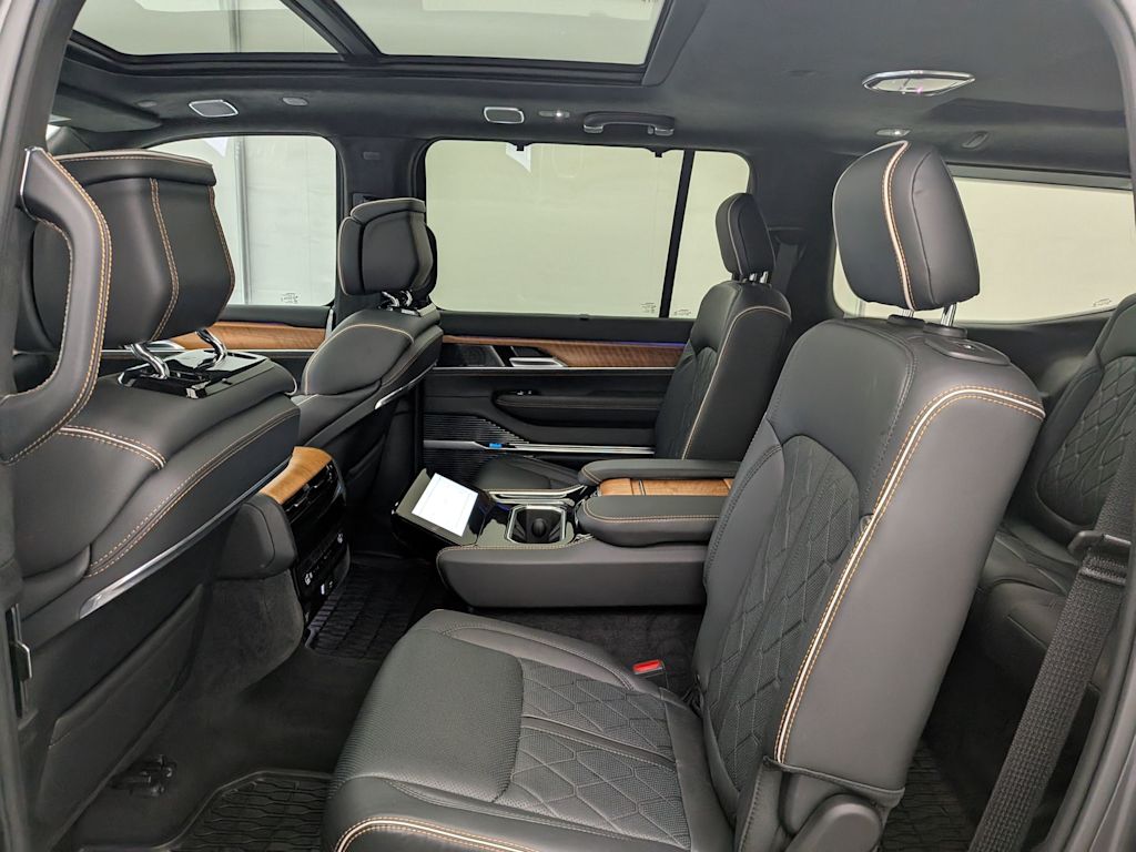 Thumbnail: 2024 Jeep Grand Wagoneer - 26