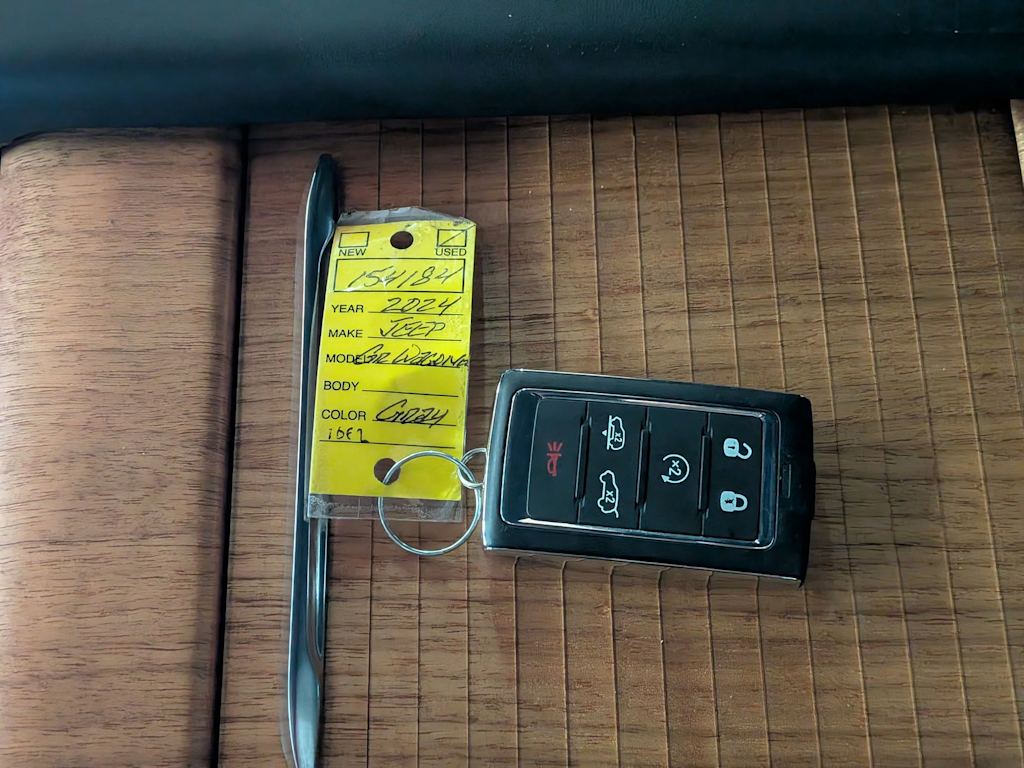 Thumbnail: 2024 Jeep Grand Wagoneer - 18