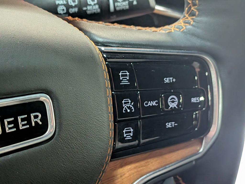 Thumbnail: 2024 Jeep Grand Wagoneer - 29