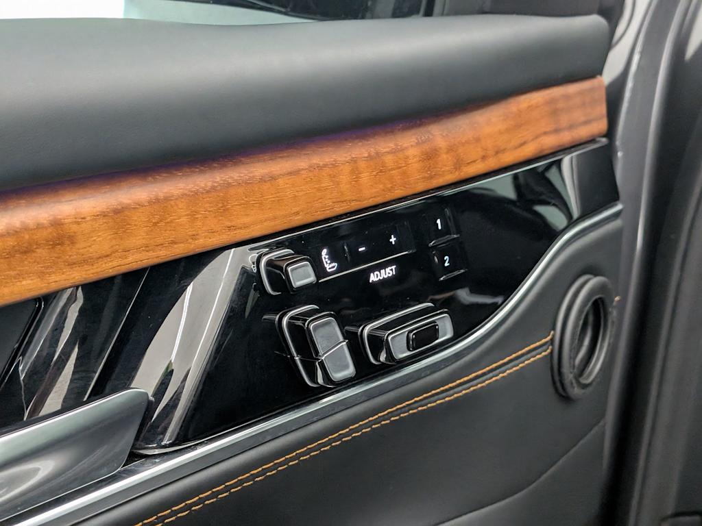 Thumbnail: 2024 Jeep Grand Wagoneer - 24