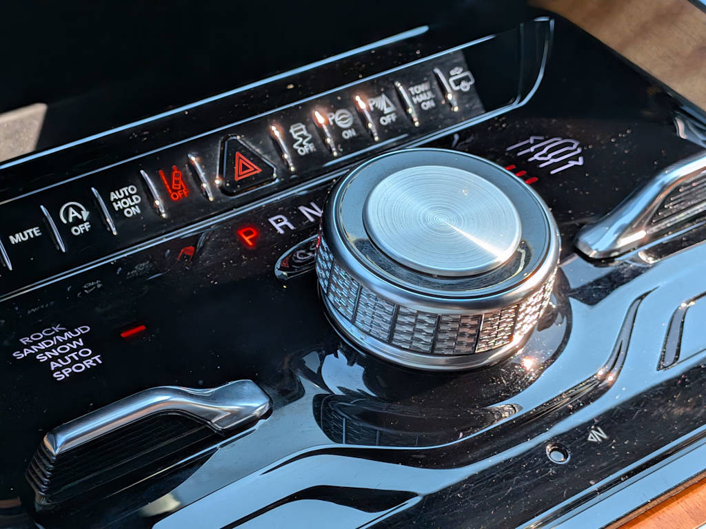 Thumbnail: 2023 Jeep Grand Wagoneer - 35