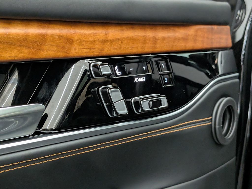 Thumbnail: 2023 Jeep Grand Wagoneer - 26