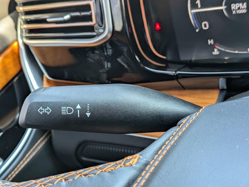 Thumbnail: 2023 Jeep Grand Wagoneer - 31