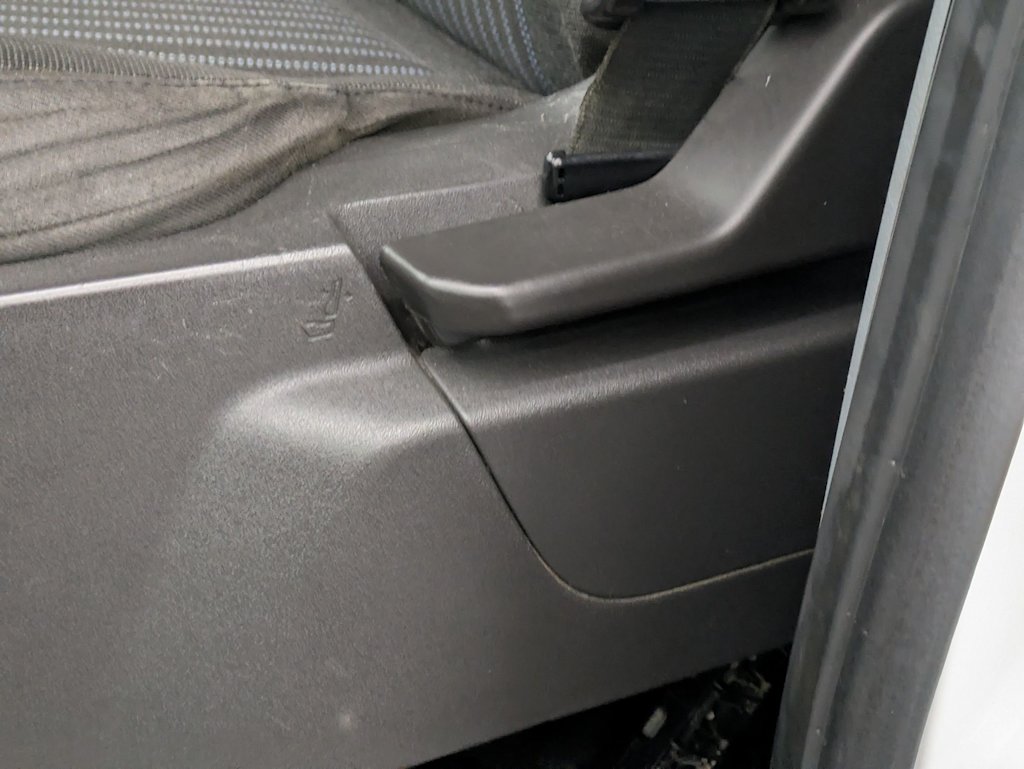 2017 Ford Transit Series 150 XLT 28