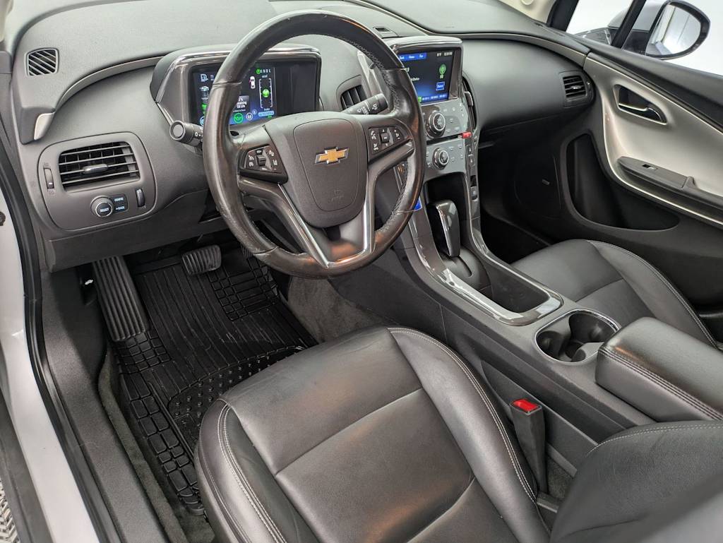 Thumbnail: 2015 Chevrolet Volt - 2