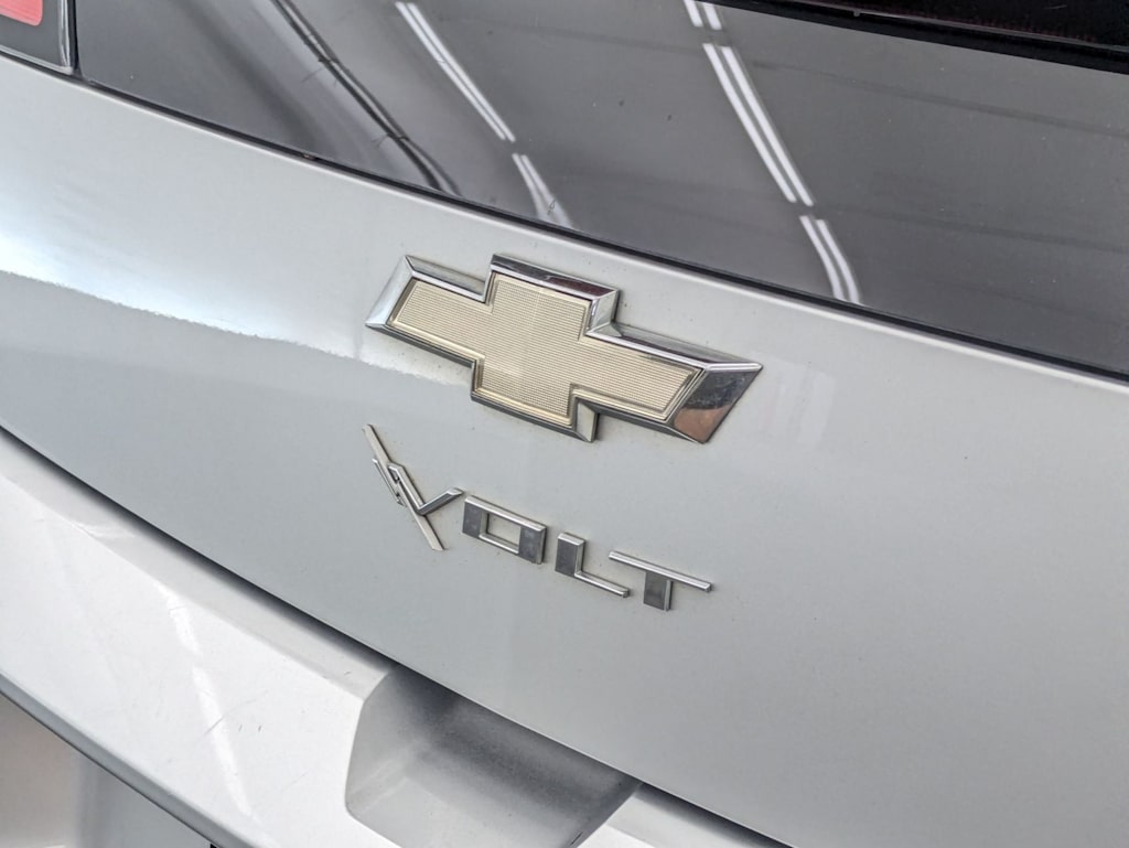 Thumbnail: 2015 Chevrolet Volt - 6