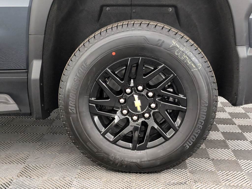 Thumbnail: 2026 Chevrolet Silverado EV - 8