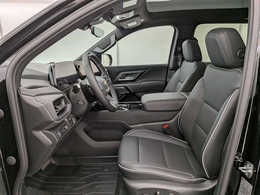 Thumbnail: 2026 Chevrolet Silverado EV - 10