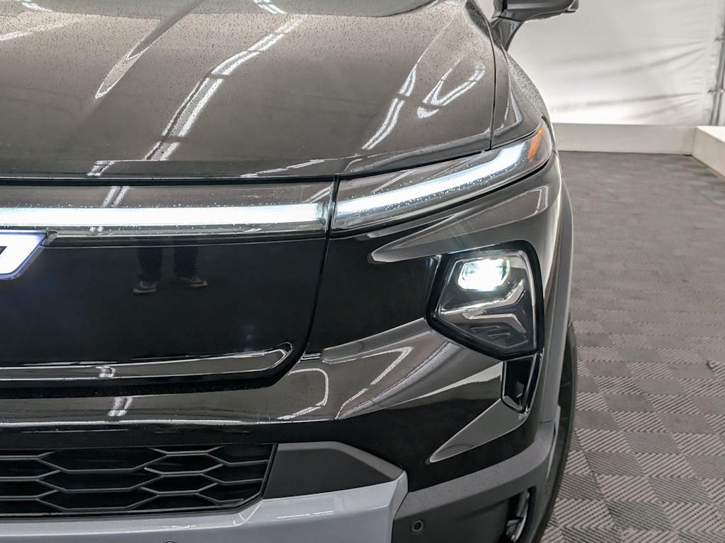 Thumbnail: 2026 Chevrolet Silverado EV - 22