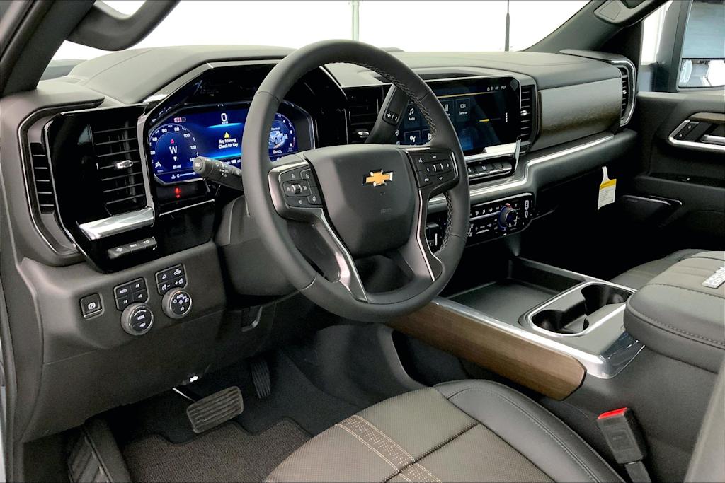 2025 Chevrolet Silverado 3500 High Country 2