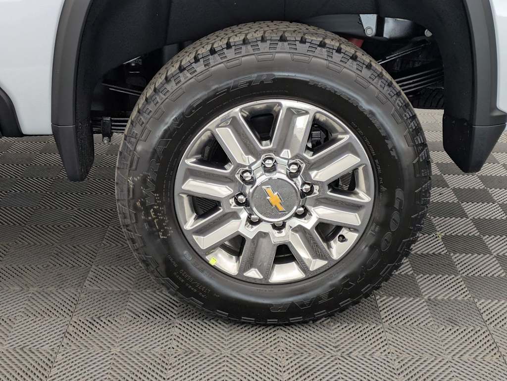 Thumbnail: 2026 Chevrolet Silverado 3500 - 8