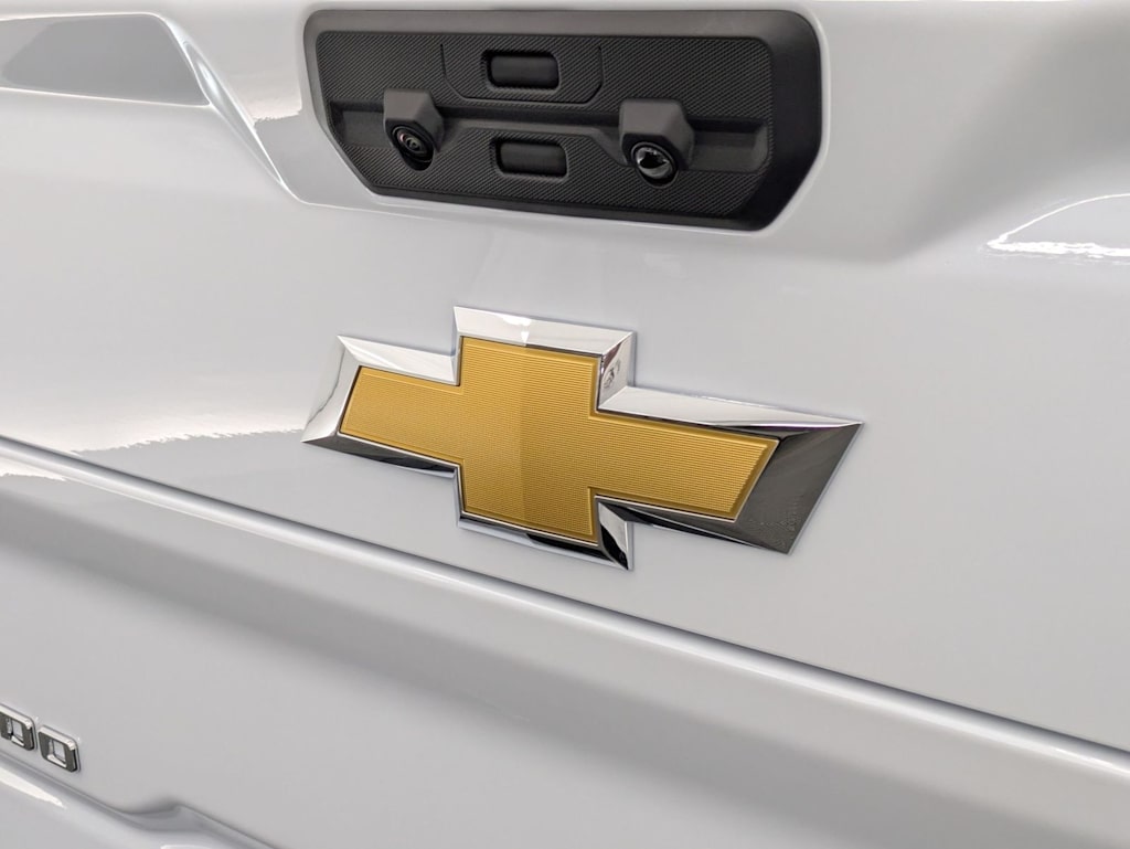 Thumbnail: 2026 Chevrolet Silverado 3500 - 26